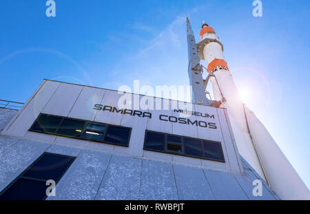 Samara, Russland - 12. April 2018: Die echten Sojus als Denkmal und Museum Samara Kosmos Stockfoto