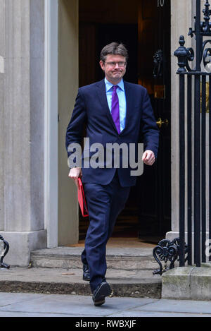 London, Großbritannien. 5 Mär, 2019. Greg Clarke, Business Sekretärin verlassen Downing Street nach einer wöchentlichen Sitzung. Credit: Claire Doherty/Alamy leben Nachrichten Stockfoto