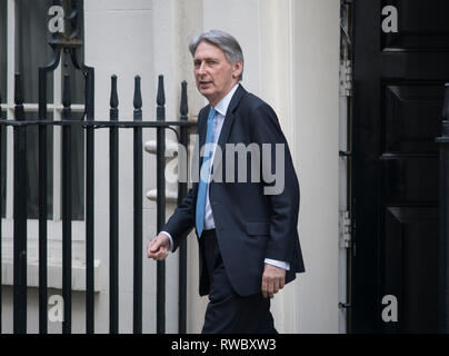 Downing Street, London, UK. Vom 5. März 2019. Philip Hammond, der Schatzkanzler, Blätter Downing Street nach der wöchentlichen Kabinettssitzung. Credit: Malcolm Park/Alamy Leben Nachrichten. Stockfoto