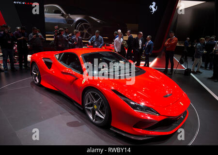 Genf, Schweiz. 5 Mär, 2019. Ein neuer Ferrari F8 Tributo am ersten Pressetag des 89. Internationalen Genfer Automobilsalon in Genf, Schweiz, 5. März 2019 zu sehen ist. Mit weltweit über 220 Ausstellern, dem 89. Internationalen Automobilsalon in Genf wird ab März der Öffentlichkeit 7 bis 17 geöffnet werden. Credit: Xu Jinquan/Xinhua/Alamy leben Nachrichten Stockfoto