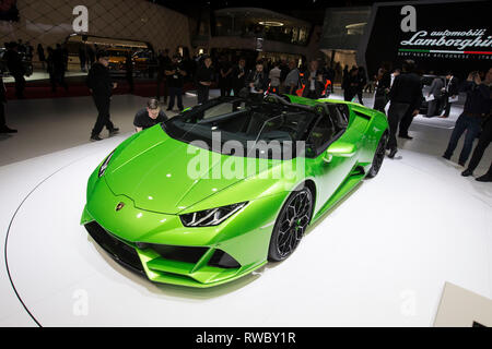 Genf, Schweiz. 5 Mär, 2019. Ein Lamborghini Huracan EVO Spyder ist am ersten Pressetag des 89. Internationalen Genfer Automobilsalon in Genf, Schweiz, 5. März 2019 gesehen. Mit weltweit über 220 Ausstellern, dem 89. Internationalen Automobilsalon in Genf wird ab März der Öffentlichkeit 7 bis 17 geöffnet werden. Credit: Xu Jinquan/Xinhua/Alamy leben Nachrichten Stockfoto