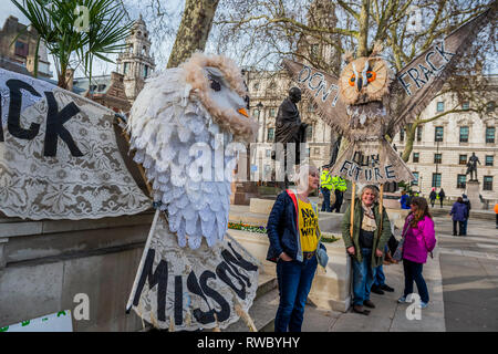 London, Großbritannien. 5. Mär 2019. Ein anti fracking Protest Highlights teh Gefahr zu einem Standort der großen wissenschaftlichen Interesse in der Nähe eines fracking Website am Mission Federn, n-te Nottinghamshire. Es ist Heimat für alle 5 Arten der Britischen Eulen und andere Vögel, von denen einige vom Aussterben bedroht sind: Guy Bell/Alamy leben Nachrichten Stockfoto