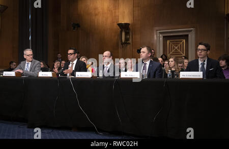 März 5, 2019 - Washington, District of Columbia, USA - Von links nach rechts: John wiesman, DrPH, MPH, Minister für Gesundheit, Washington State Departement für Gesundheit. Olympia, Washington links; Saad B. Omer, MBBS, MPH, PhD. William H. Foege Professor der globalen Gesundheit. Professor für Epidemiologie & Pädiatrie, Emory University Atlanta, Georgia; Jonathan A. McCullers, MD, Professor und Vorsitzender der Abteilung für Kinderheilkunde, Universität von Tennessee Gesundheit Wissenschaft Mitte, Kinderarzt-in-Chief, Le Bonheur Children's Hospital. Memphis, Tennessee; John G. Boyle, Präsident und CEO, Immune Deficiency Foundation, Towson, Maria Stockfoto