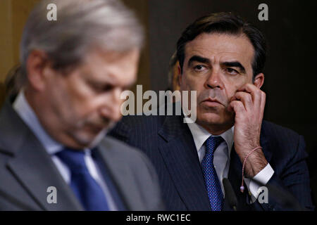 Brüssel, Belgien. 5 Mär, 2019. Margaritis Schinas, Chief Sprecher der EU-Kommission während einer Pressekonferenz auf der Europäischen Kommission Quelle: ALEXANDROS MICHAILIDIS/Alamy leben Nachrichten Stockfoto