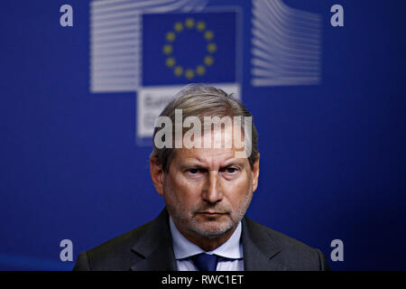 Brüssel, Belgien. 05 Mär, 2019. Johannes Hahn der Europäischen Kommission über die Europäische Nachbarschaftspolitik und Erweiterung Negotiationsat gibt eine Pressekonferenz im Hauptsitz der EU-Kommission in Brüssel, Belgien, am 5. März 2019 Credit: ALEXANDROS MICHAILIDIS/Alamy leben Nachrichten Stockfoto