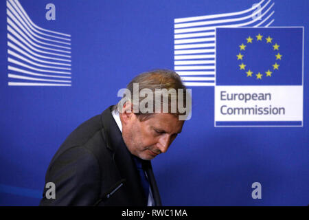 Brüssel, Belgien. 05 Mär, 2019. Johannes Hahn der Europäischen Kommission über die Europäische Nachbarschaftspolitik und Erweiterung Negotiationsat gibt eine Pressekonferenz im Hauptsitz der EU-Kommission in Brüssel, Belgien, am 5. März 2019 Credit: ALEXANDROS MICHAILIDIS/Alamy leben Nachrichten Stockfoto