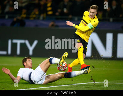 Dortmund, England - März 05, 2019 Tottenham Hotspur Jan Vertonghen packt Marco Reus von Borussia Dortmund während der Champions League Achtelfinale 2. Etappe zwischen Borussia Dortmund und Tottenham Hotspur im Westfalenstadion, Dortmund, Deutschland am 05. März 2019. Kredit Aktion Foto Sport FA Premier League und der Football League Bilder unterliegen dem DataCo Lizenz. Redaktionelle Verwendung nur. Kein Print Sales. Keine persönlichen Gebrauch. Keine unbezahlten Einsatz Credit: Aktion Foto Sport/Alamy leben Nachrichten Stockfoto