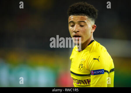 Westfalenstadion, Dortmund, Deutschland. 5 Mär, 2019. UEFA Champions League Fußball, runde 16, zweite Bein, Borussia Dortmund gegen Tottenham Hotspur, eine niedergeschlagene Jadon Sancho von Borussia Dortmund als seine Mannschaft nicht einen Weg durch die Spurs Verteidigung Kredit zu finden: Aktion plus Sport/Alamy leben Nachrichten Stockfoto