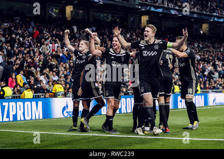 Madrid, Spanien. 05 Mär, 2019. MADRID, 05-03-2019, Stadion Bernabeu, Saison 2018/2019, Champions League 1/8 Runde zweite Bein. Ajax feiert 1-4 während des Spiels Real Madrid - Ajax. Credit: Pro Schüsse/Alamy leben Nachrichten Stockfoto