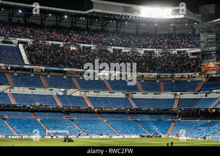 Madrid, Spanien. 05 Mär, 2019. MADRID, 05-03-2019, Stadion Bernabeu, Saison 2018/2019, Champions League 1/8 Runde zweite Bein. 4000 Fans von Ajax während des Spiels Real Madrid - Ajax. Credit: Pro Schüsse/Alamy leben Nachrichten Stockfoto