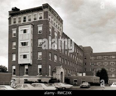 Davenport, Iowa, USA. 12 Dez, 2013. St. Luke's Hospital. Credit: Viererkabel-Stadt setzt Zeit Archiv/Viererkabel - Zeiten/ZUMA Draht/Alamy leben Nachrichten Stockfoto