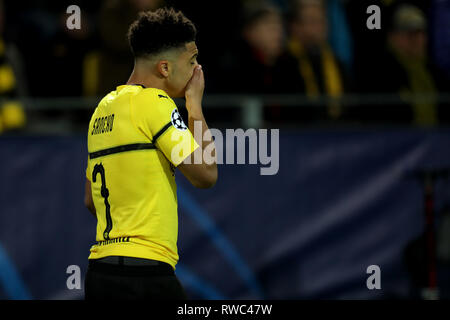 Westfalenstadion, Dortmund, Deutschland. 5 Mär, 2019. UEFA Champions League Fußball, runde 16, zweite Bein, Borussia Dortmund gegen Tottenham Hotspur, eine niedergeschlagene Jadon Sancho von Borussia Dortmund Kredit: Aktion plus Sport/Alamy leben Nachrichten Stockfoto