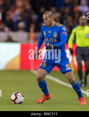 Houston, Texas, USA. 05 Mär, 2019. Februar 26, 2019: UANL Tigres defender Jorge Torres (6) während der CONCACAF Champions League Viertelfinale Spiel 18 Bein 1 zwischen den UANL Tigres und Houston Dynamo bei BBVA Compass Stadion in Houston, Texas die Kerbe an der Hälfte 0-0 © Maria Lysaker/CSM. Credit: Cal Sport Media/Alamy leben Nachrichten Stockfoto