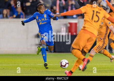 Houston, Texas, USA. 05 Mär, 2019. Februar 26, 2019: UANL Tigres Mittelfeldspieler Luis Qui''" (26) während der CONCACAF Champions League Viertelfinale Spiel 18 Bein 1 zwischen den UANL Tigres und Houston Dynamo bei BBVA Compass Stadion in Houston, Texas die Kerbe an der Hälfte 0-0 © Maria Lysaker/CSM. Credit: Cal Sport Media/Alamy leben Nachrichten Stockfoto