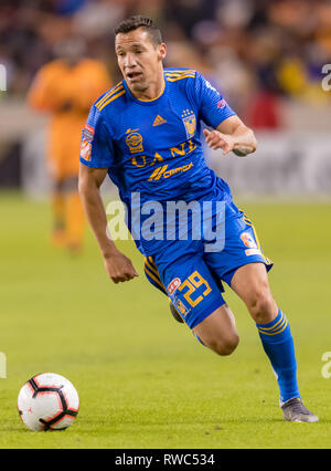 Houston, Texas, USA. 05 Mär, 2019. Februar 26, 2019: UANL Tigres Mittelfeldspieler Jesus durch''" (29) während der CONCACAF Champions League Viertelfinale Spiel 18 Bein 1 zwischen den UANL Tigres und Houston Dynamo bei BBVA Compass Stadion in Houston, Texas die Kerbe an der Hälfte 0-0 © Maria Lysaker/CSM. Credit: Cal Sport Media/Alamy leben Nachrichten Stockfoto