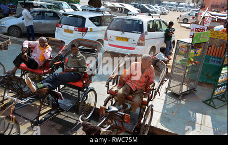 Jaipur, Indien. 02 Feb, 2019. Rikscha Fahrer in der Altstadt von Jaipur in Indien im Bundesstaat Rajasthan, auf 02.02.2019 | Verwendung der weltweiten Kredit genommen: dpa/Alamy leben Nachrichten Stockfoto
