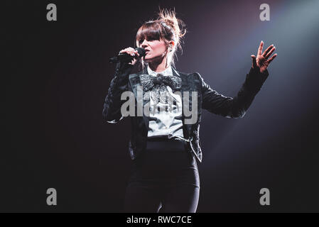 Turin, Italien. 5. März, 2019. Die italienische Sängerin Alessandra Amoroso live auf der Bühne für seinen ersten "10" Tour Konzert in Turin, am Pala Alpitour, vor der ausverkauften Veranstaltungsort. Credit: Alessandro Bosio/Alamy leben Nachrichten Stockfoto