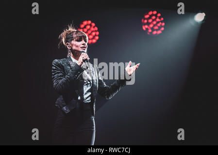 Turin, Italien. 5. März, 2019. Die italienische Sängerin Alessandra Amoroso live auf der Bühne für seinen ersten "10" Tour Konzert in Turin, am Pala Alpitour, vor der ausverkauften Veranstaltungsort. Credit: Alessandro Bosio/Alamy leben Nachrichten Stockfoto