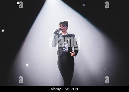 Turin, Italien. 5. März, 2019. Die italienische Sängerin Alessandra Amoroso live auf der Bühne für seinen ersten "10" Tour Konzert in Turin, am Pala Alpitour, vor der ausverkauften Veranstaltungsort. Credit: Alessandro Bosio/Alamy leben Nachrichten Stockfoto