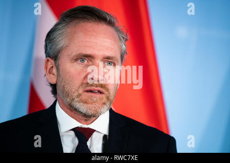 Berlin, Deutschland. 06 Mär, 2019. Anders Samuelsen, Außenminister Dänemarks, Kommentare auf einer Pressekonferenz mit Außenminister Maas nach ihren Gesprächen im Auswärtigen Amt. Quelle: Bernd von Jutrczenka/dpa/Alamy leben Nachrichten Stockfoto