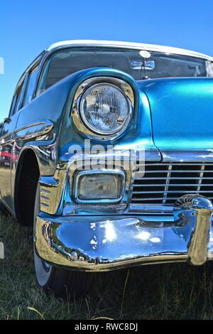 Jübek, Deutschland. 01. Juli, 2018. Ein Chevrolet Bel Air 1956 blau metallic gebaut. Nahaufnahme der Kotflügel vorn rechts an der Oldtimer Treffen in Jübek. | Verwendung der weltweiten Kredit: dpa/Alamy leben Nachrichten Stockfoto