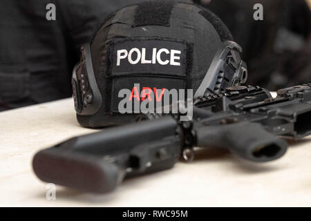 London, 6. März 2019 Sicherheit und Counter Terror Expo 2019 in Olympia London Polizei Armed Response Unit Anzeige Quelle: Ian Davidson/Alamy leben Nachrichten Stockfoto