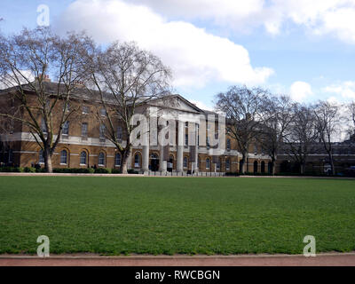 Ansicht der Saatchi Gallery von Herzog von York Square, Chelsea, London, UK gesehen Stockfoto