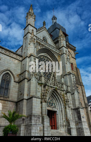 Saint-léonard Kirche, Fougères, Frankreich. Im 12. Jahrhundert gegründet, im 15. und 16. wieder aufgebaut Stockfoto