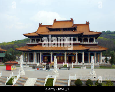 Jade Buddha Palace (Jade Buddha Garten oder Jade Buddha Tempel). Jade Buddha Park, Anshan, Provinz Liaoning, China, Asien. Stockfoto