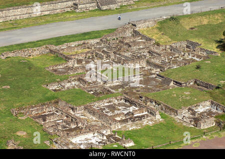 Archäologischen Ruinen entlang der Avenue der Toten in Teotihuacan, Mexiko Stockfoto