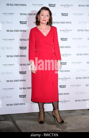 Lesley Manville die Teilnahme an der oben Weiter Gala am Nationaltheater, South Bank, London statt. Stockfoto