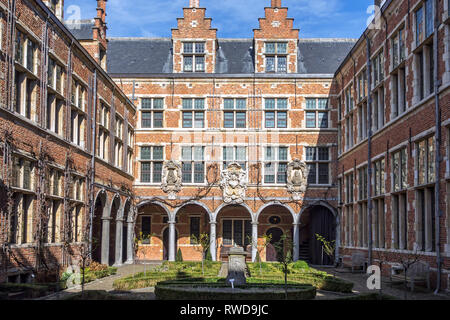 Innenhof des Plantin-Moretus-Museum/Plantin-Moretusmuseum über 16. Jahrhundert Drucker, Antwerpen, Flandern, Belgien Stockfoto