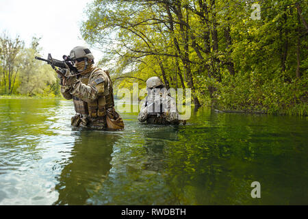 Grüne Barette U.S. Army Special Forces Gruppe Soldaten in Aktion. Stockfoto