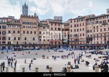 Siena, Italien - 03. März 2019: Piazza del Campo in der toskanischen Stadt, in der Nähe von Florenz in Italien. Der Platz ist berühmt in der ganzen Welt als die berühmten Pali Stockfoto