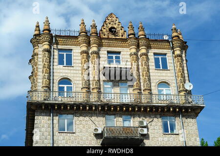 Kiew, Ukraine, wunderschönes Gebäude im klassischen Stil in Khreschatyk, Kiew eingerichtet Stockfoto