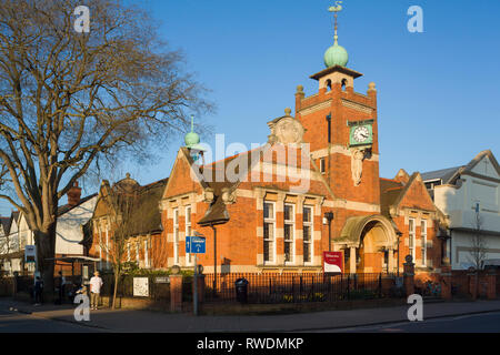 Der Kunst und Handwerk stil Öffentliche Bibliothek im Caversham, Berkshire, 1907 erbaut, von Andrew Carnegie der Schottischen amerikanische Philanthrop finanziert. Stockfoto