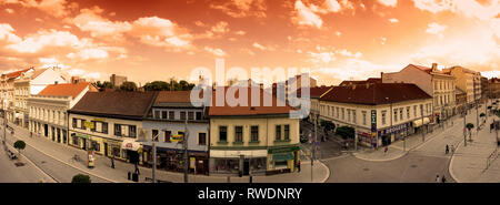 360 Grad Panoramablick auf Trida Miru oder Peace Avenue, in Pardubice, Tschechische Republik Stockfoto