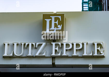 Wiesbaden, Deutschland - 03. Juni 2018: LUTZ EPPLE Logo auf einer Fassade. LUTZ EPPLE ist ein deutscher Juwelier und Uhrmacher. Stockfoto