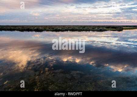 Super Sonnenuntergang Reflexionen über den Golf Stockfoto