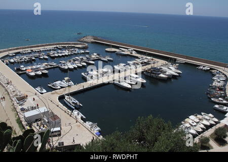 Sperlonga, Italien. 30. Juni 2018: Der Hafen von Ponza Stockfoto