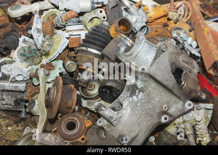 Gebrochene Auto Ersatzteile Stockfoto