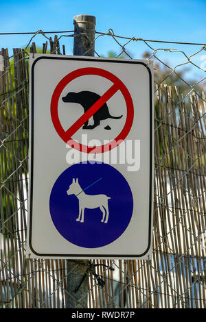 Warnzeichen über Hunde, Playa El Paraiso, Urbanisierung Montiboli, La Vila Joiosa, Costa Blanca, Spanien Stockfoto