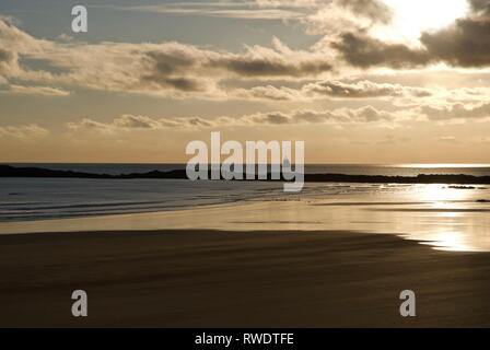 Cymryan Strand bei Dämmerung, Rhosneigr, Anglesey, North Wales, UK Stockfoto