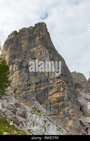 Blick auf die Dolomiten an einem nebligen Tag, Südtirol Stockfoto