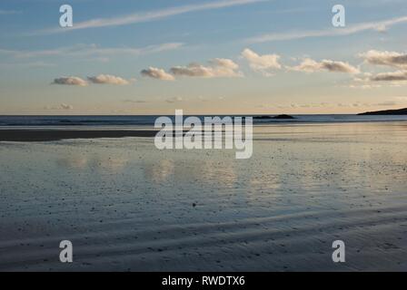 Cymryan Strand bei Dämmerung, Rhosneigr, Anglesey, North Wales, UK Stockfoto