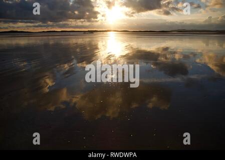 Cymryan Strand bei Dämmerung, Rhosneigr, Anglesey, North Wales, UK Stockfoto