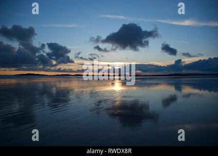 Cymryan Strand bei Dämmerung, Rhosneigr, Anglesey, North Wales, UK Stockfoto