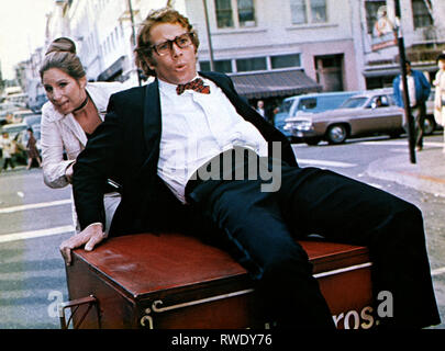 STREISAND, O'Neal, WHAT'S UP DOC?, 1972 Stockfoto