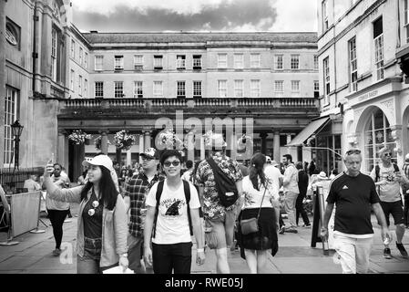 Viel befahrenen Straßen von Bath, England Stockfoto