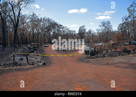 Nach der 2019 Buschfeuer in Tingha im Norden von New South Wales, Australien, südlich von Inverell, Anzeigen zerstört Home Stockfoto